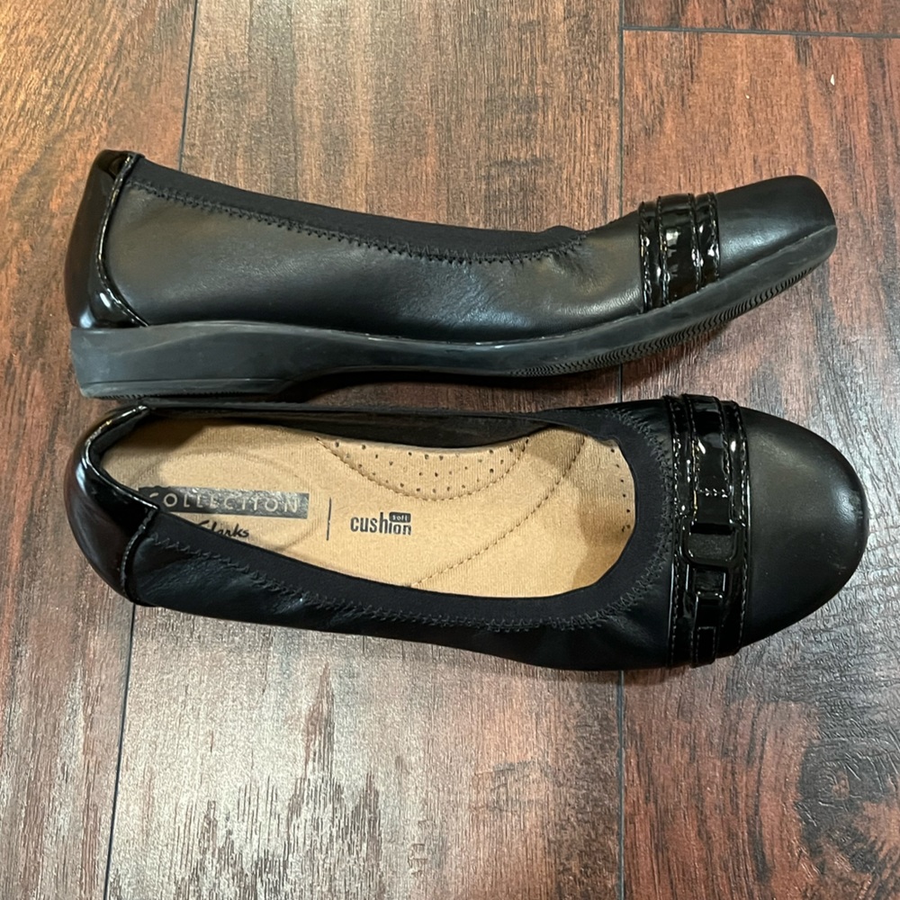 CLARKS black flats size 6.5